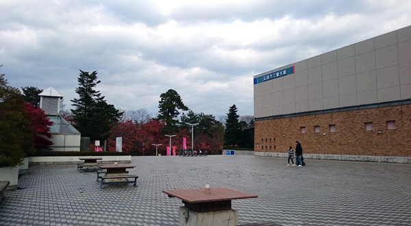 弘前市立観光館とスタバ 青森県弘前市 東北彷徨記